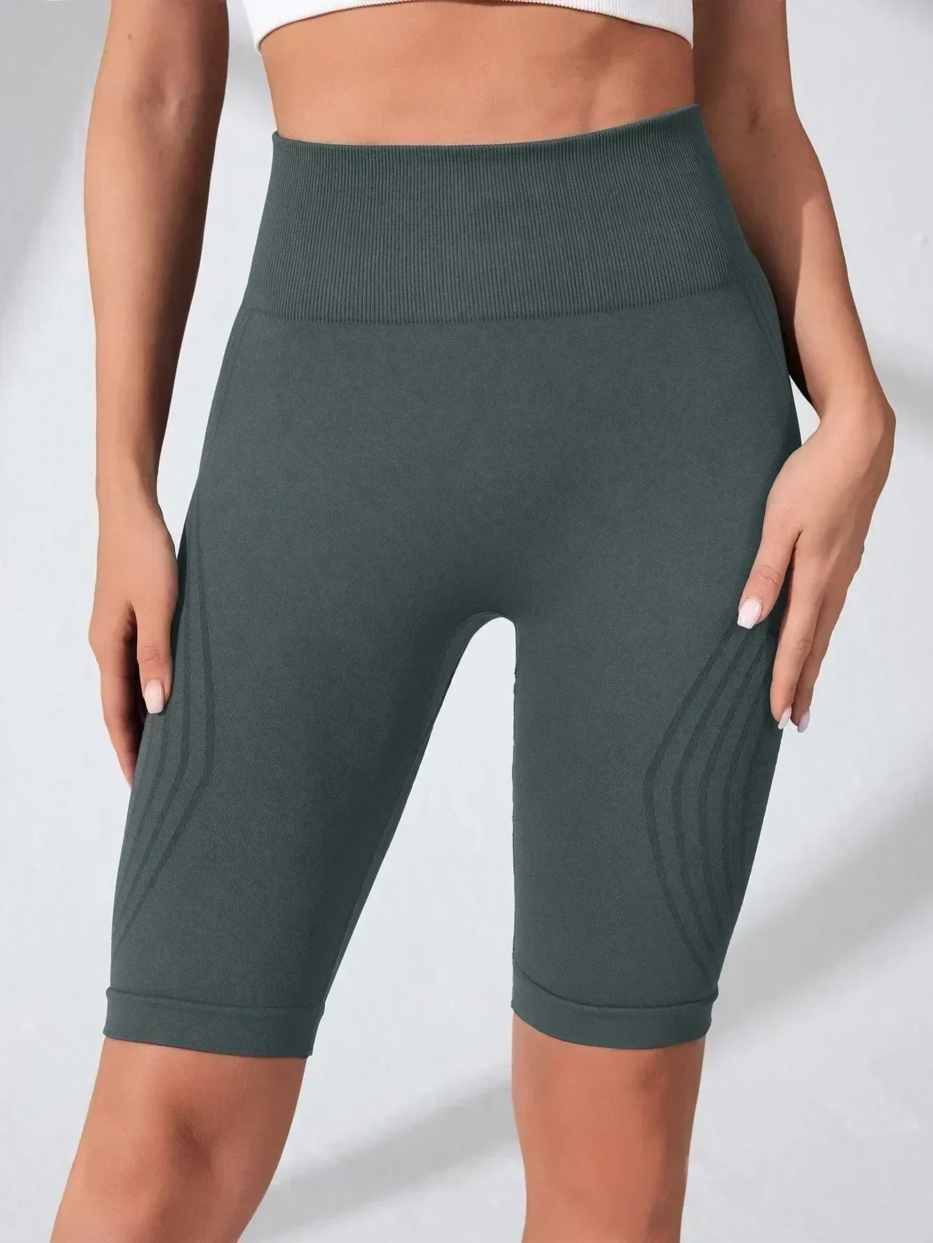 Women‘s Seamless Yoga Shorts High Waisted Striped Slim Shorts Sexy Butt Lifting Gym Training High Elastic Five Point Pants