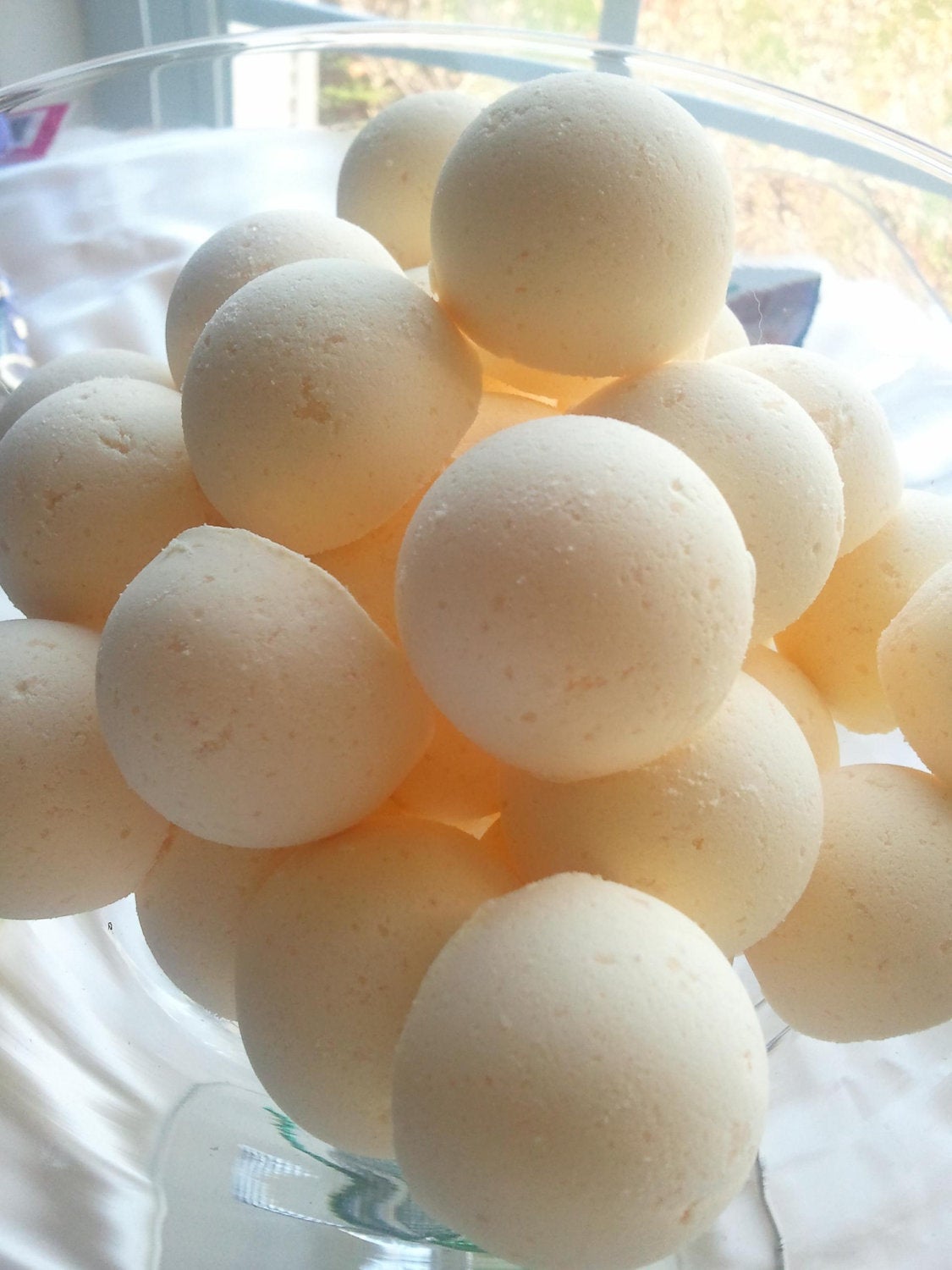 14 bath bombs (select from over 100 fragrances)
