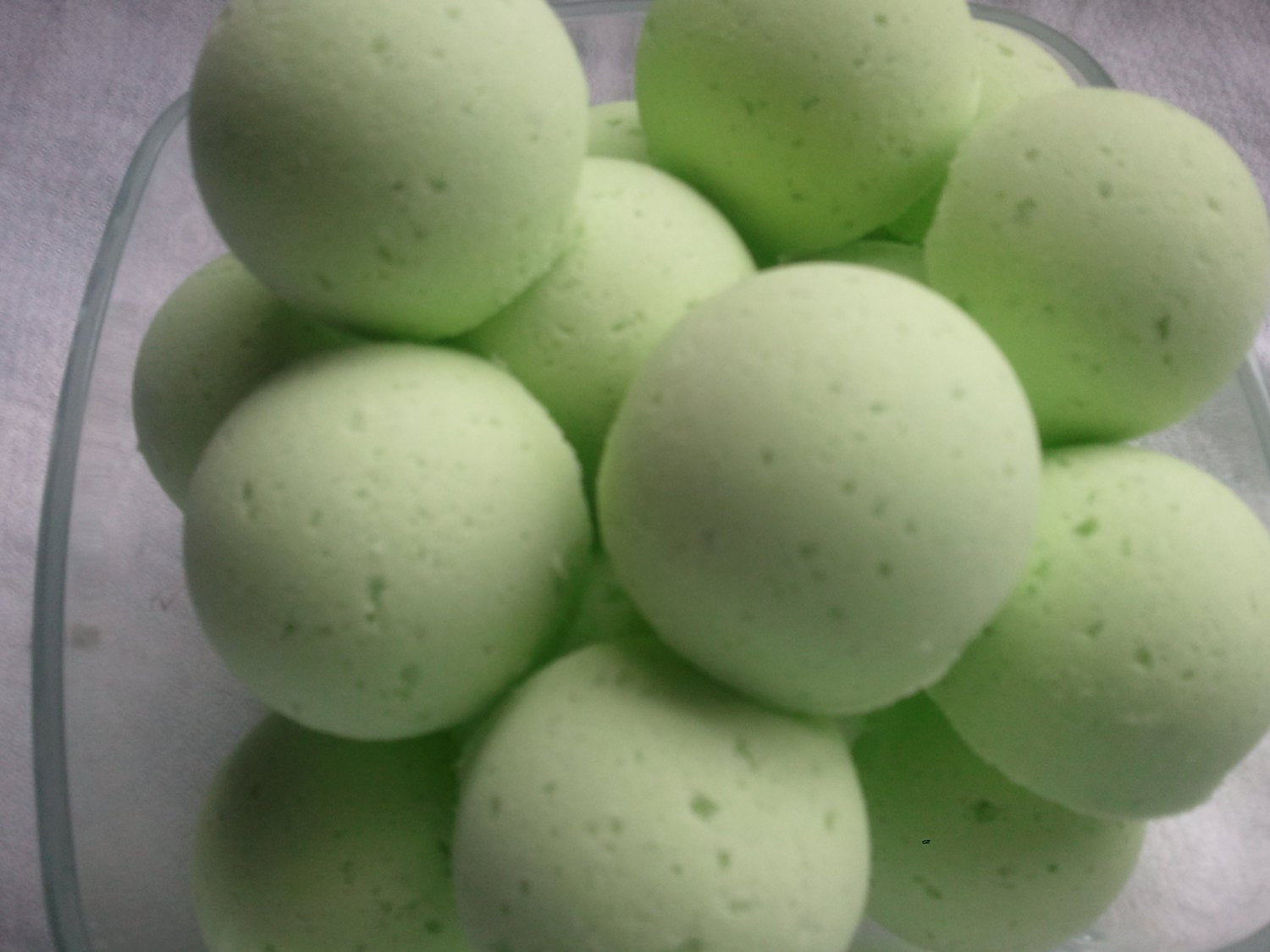 14 bath bombs (select from over 100 fragrances)