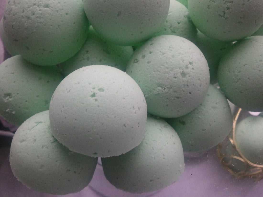 14 bath bombs (select from over 100 fragrances)